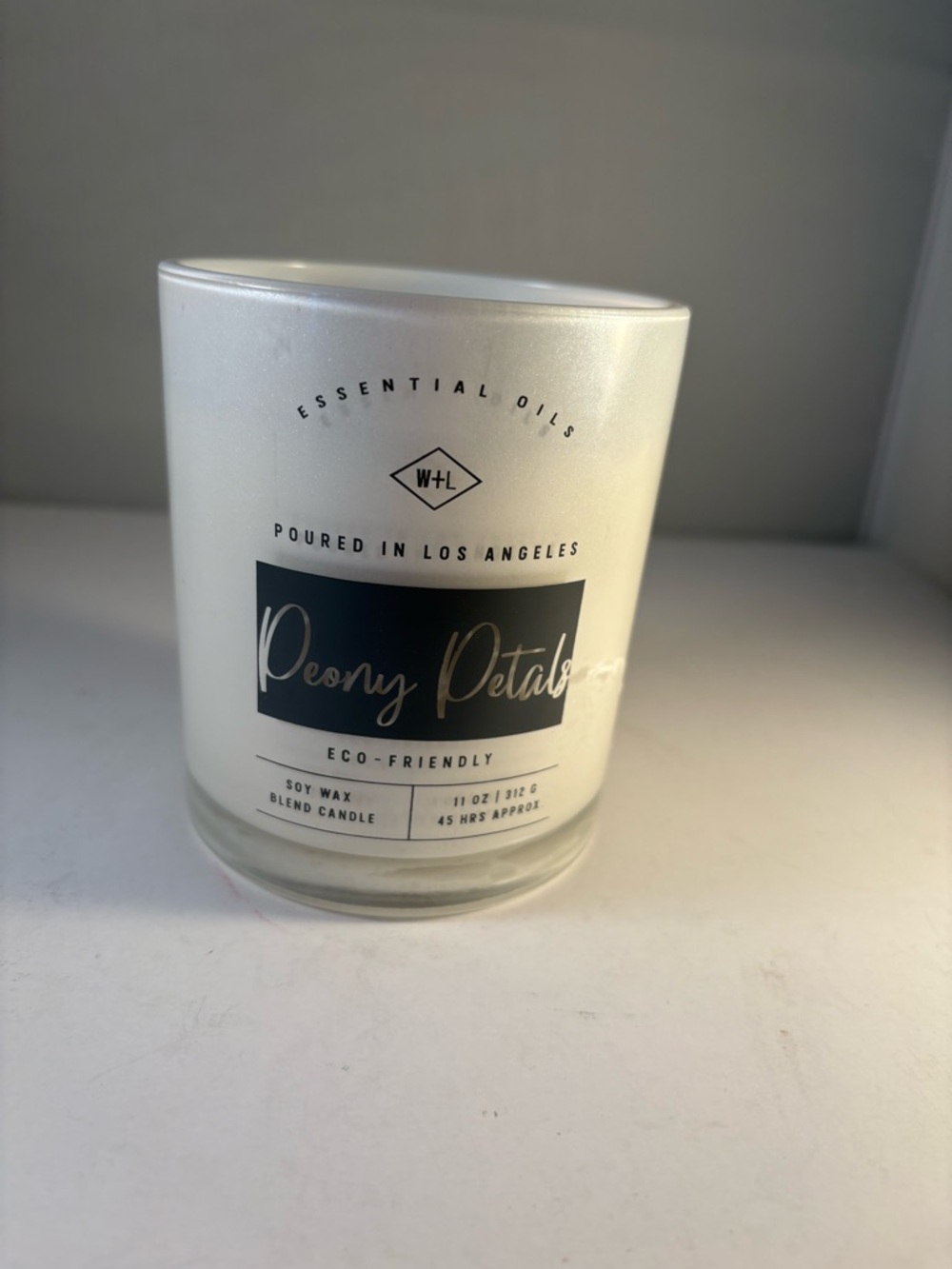 New W+L Wolf & Lamb Soy Wax Scented Candle Peony Petal 11 oz 45 Hr Burn White